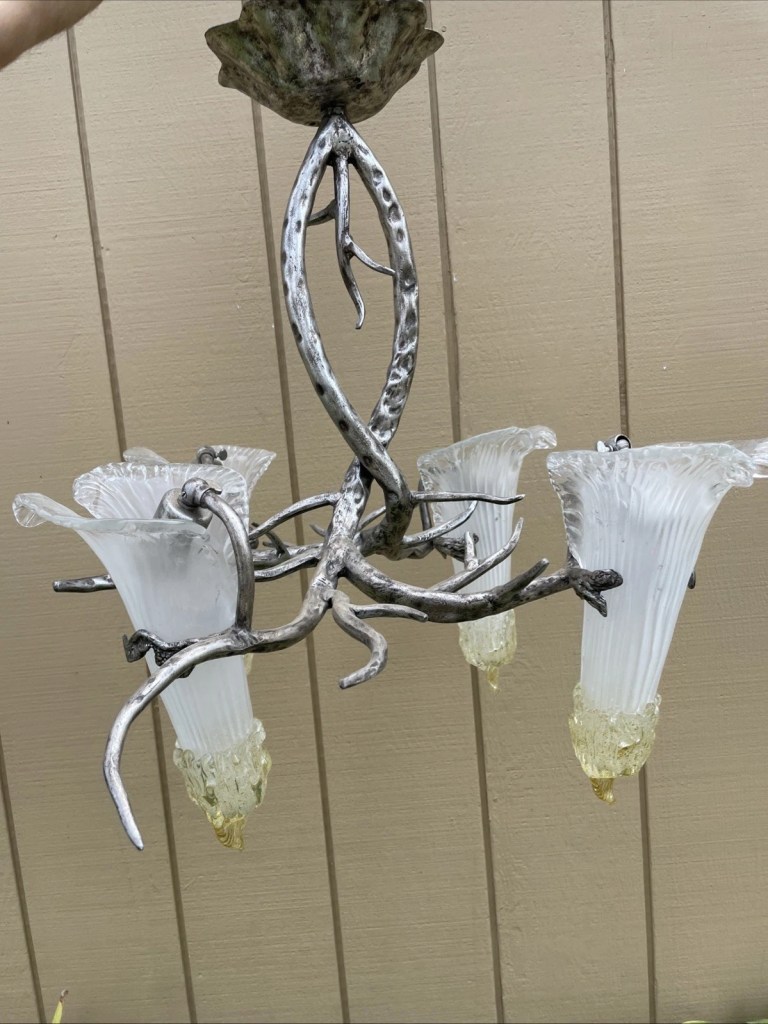 Antler Style Chandelier 4-Light Hanging Ceiling Lamp+ Lilly Yellow Glass Shade