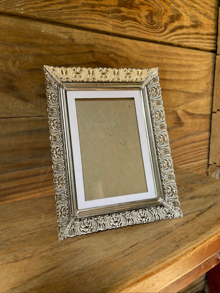 Vintage Ornate White Golden Metal Photo Frame 5" X 7" Filigree Flowers Easel