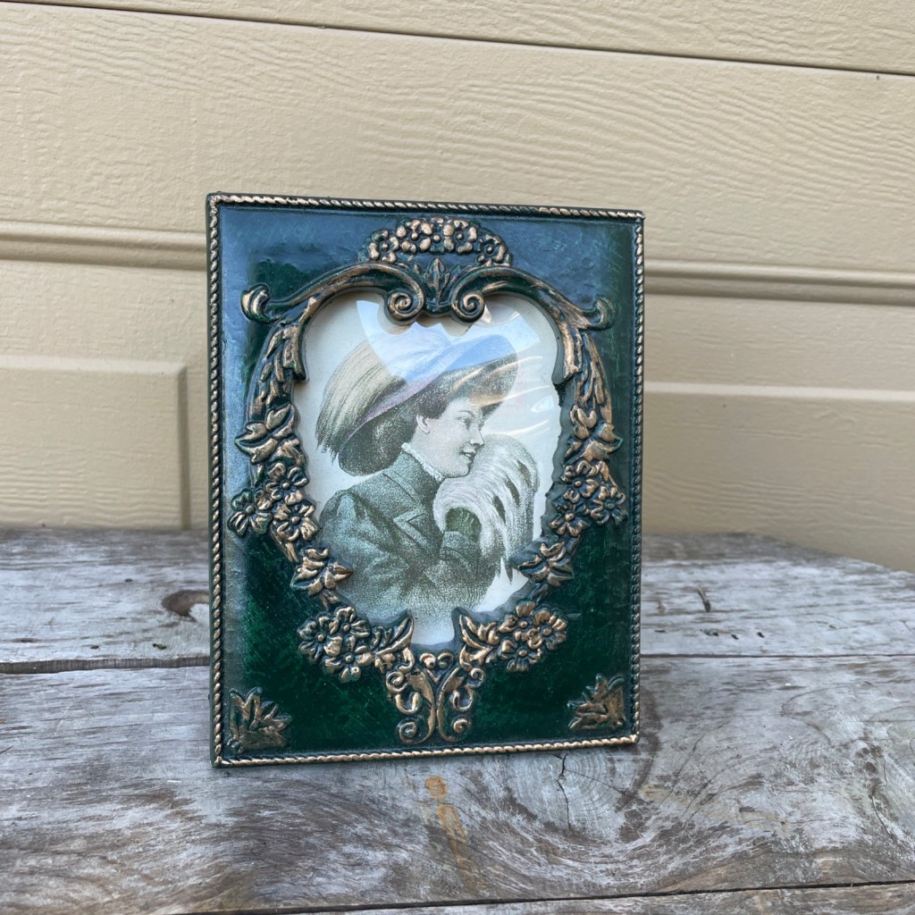 Share
Antique Victorian Photograph Lovely Woman in Pretty Frame